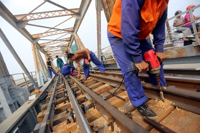 VND300bn to overhaul Long Bien Bridge - 6