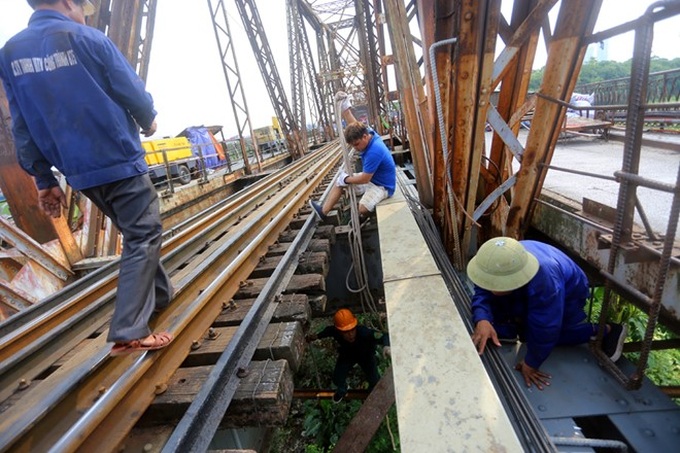 VND300bn to overhaul Long Bien Bridge - 7
