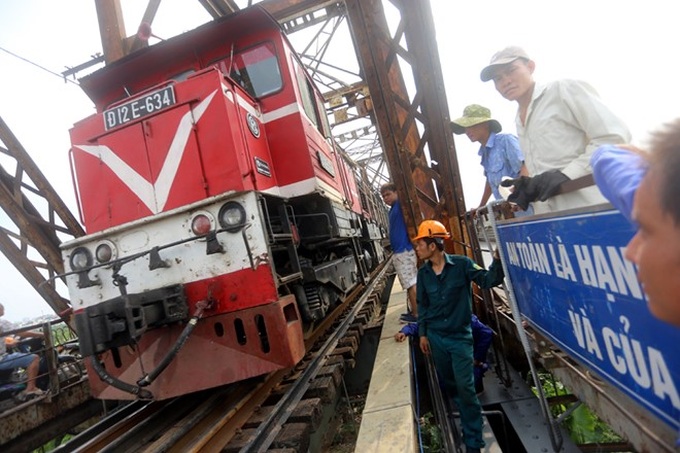 VND300bn to overhaul Long Bien Bridge - 8