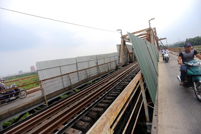 VND300bn to overhaul Long Bien Bridge - 4