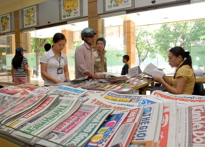 Print loses out to online media - 1