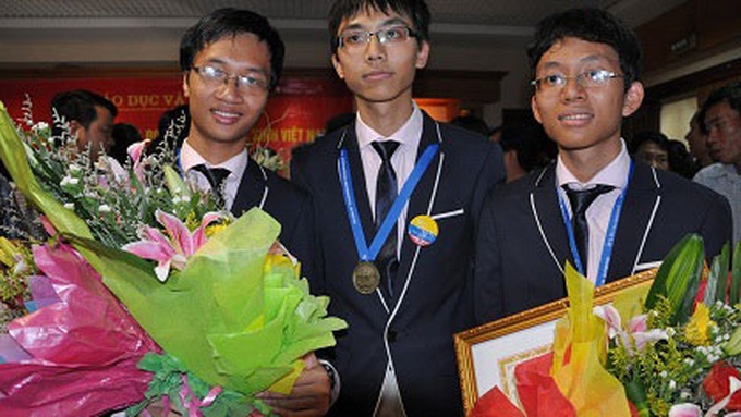 Vietnam wins three golds at International Mathematical Olympiad - 1