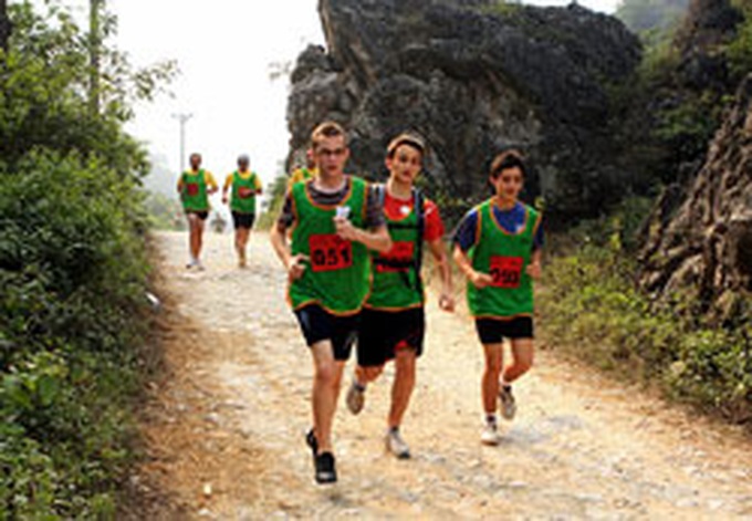 Adventure tourists enjoy pushing it to the limit in scenic Ninh Binh - 2