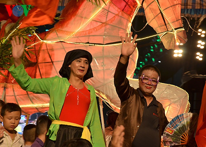 Giant lantern parade celebrating Full-Moon Festival - 19