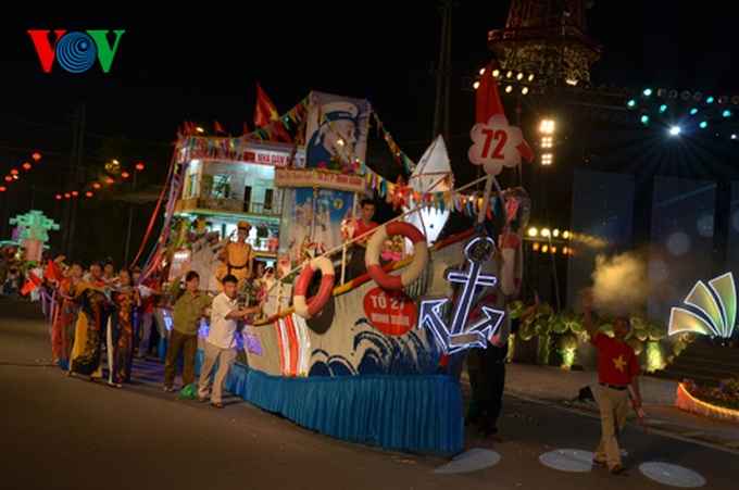 Giant lantern parade celebrating Full-Moon Festival - 26