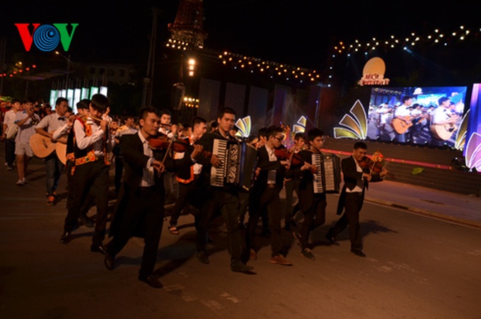 Giant lantern parade celebrating Full-Moon Festival - 29