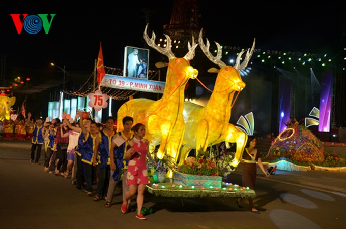 Giant lantern parade celebrating Full-Moon Festival - 36
