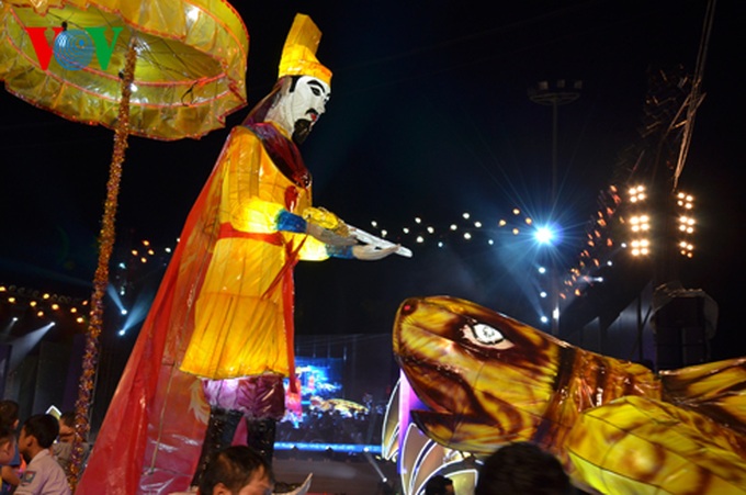 Giant lantern parade celebrating Full-Moon Festival - 4