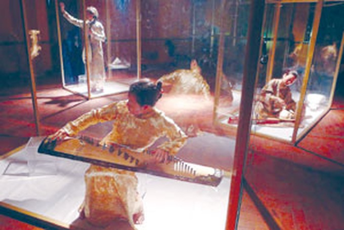 Artists explore gender identity - 1 Artists explore gender identity - 1