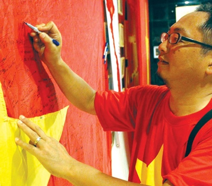 Photos put focus on Vietnamese fishermen - 1