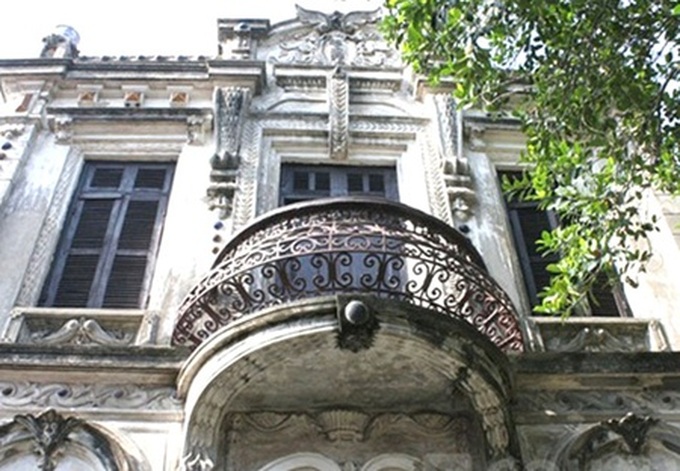 Researcher explores history of capital via wrought ironwork - 1