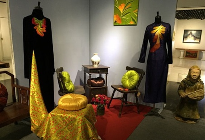 Art, handicraft fair opens in Hanoi - 1