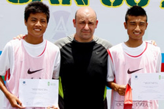 Youths win Aspire scholarships - 1