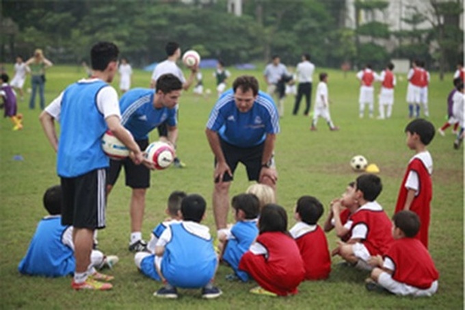 Vietnamese children to play football with Real coaches - 1