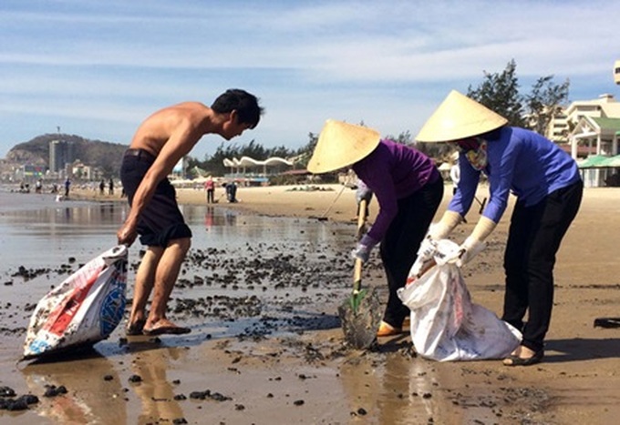 Oil slicks reappear in Vung Tau - 1
