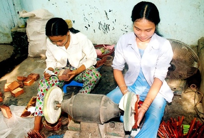 Rural incomes fall, poverty rate unchanged - 1 Rural incomes fall, poverty rate unchanged - 1