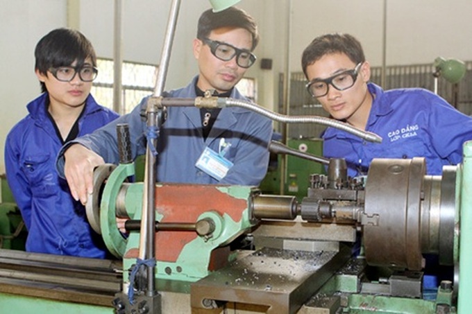 Firms urged to support training - 1