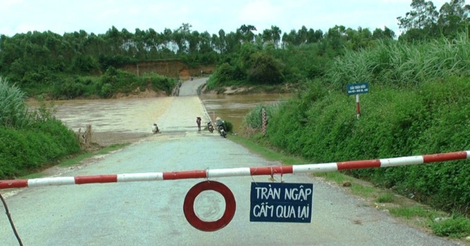 One killed as Ha Tinh ravaged by floods - 2