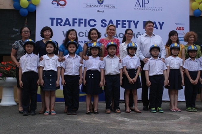 Swedish Ambassador does her part for traffic safety in Vietnam - 2 Swedish Ambassador does her part for traffic safety in Vietnam - 2