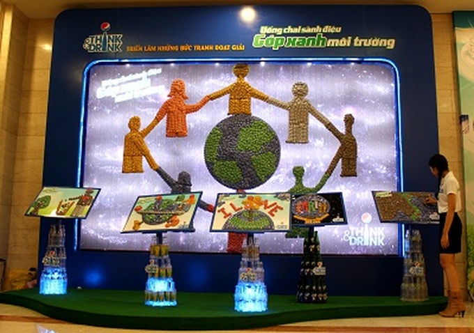 Bottle top art portrays environmental message - 1 Bottle top art portrays environmental message - 1