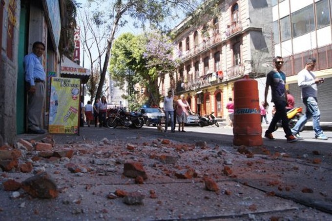 Powerful quake shakes southern Mexico, capital - 1