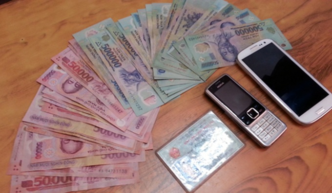 Con man dupes disadvantaged woman - 2 Con man dupes disadvantaged woman - 2