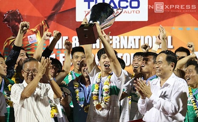 Hoang Anh Gia Lai team win U-21 trophy - 1