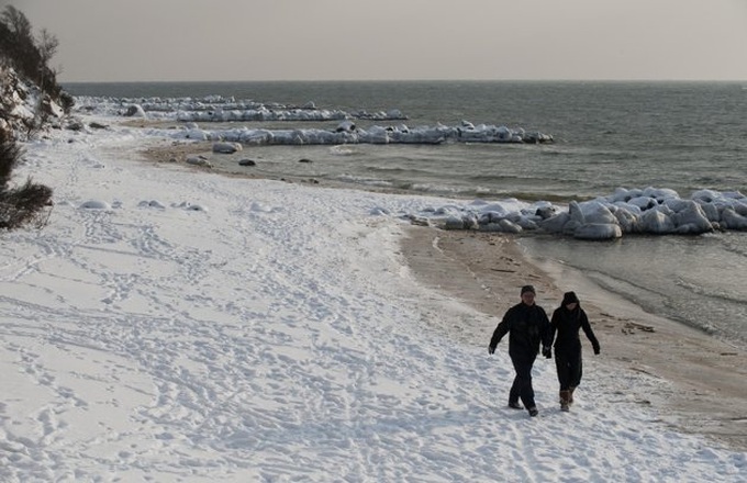 Death toll from Europe cold snap passes 300 - 1