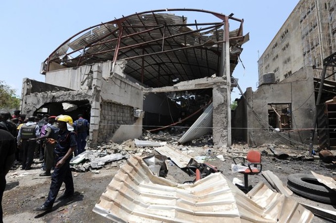 Bomb attacks kill nine at Nigerian newspaper offices - 1