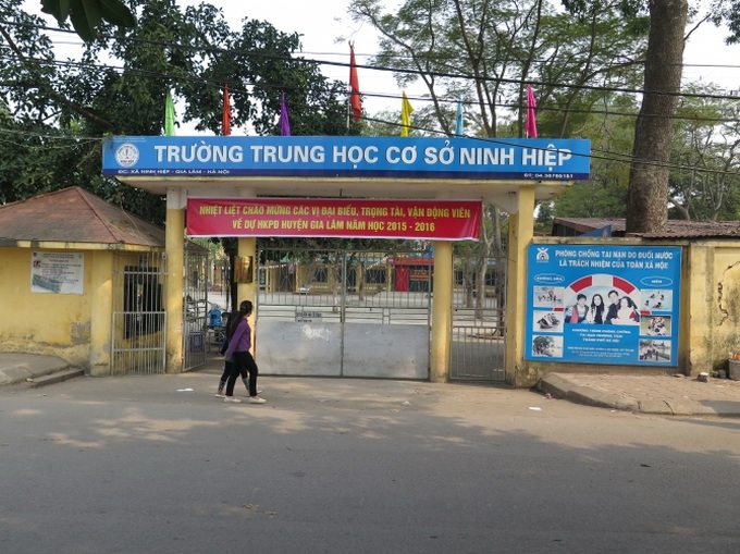 Parents prevent pupils from schools for protest - 1