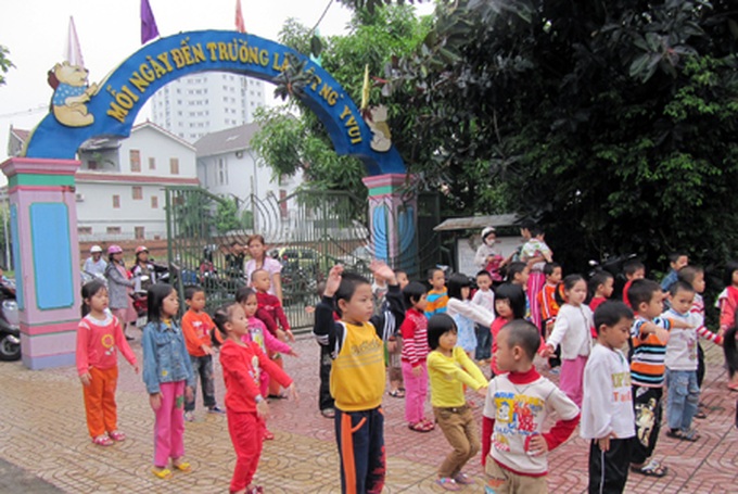 Schools in Nghe An fleece their students - 1
