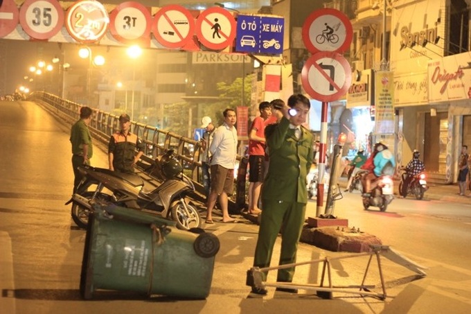 Taxi driver jumps from overpass after hitting seven motorbikes - 6