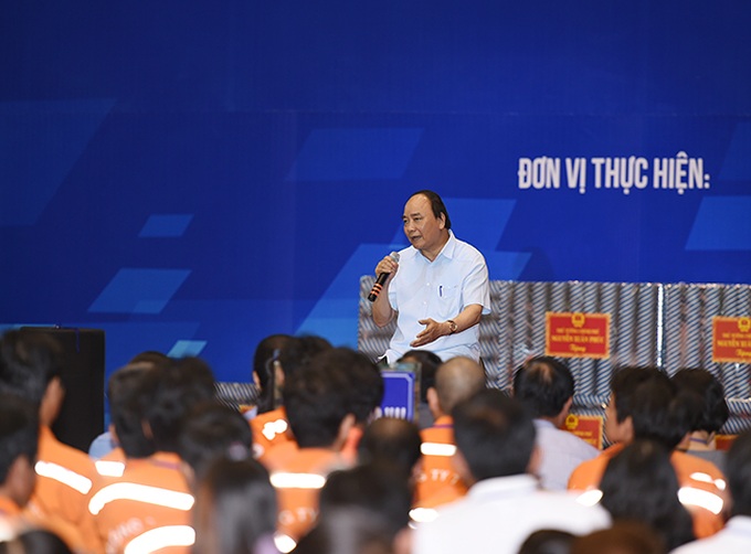 PM holds dialogue with workers - 2