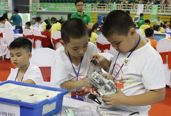 Vietnamese students win prizes at int’l Robothon competition - 1