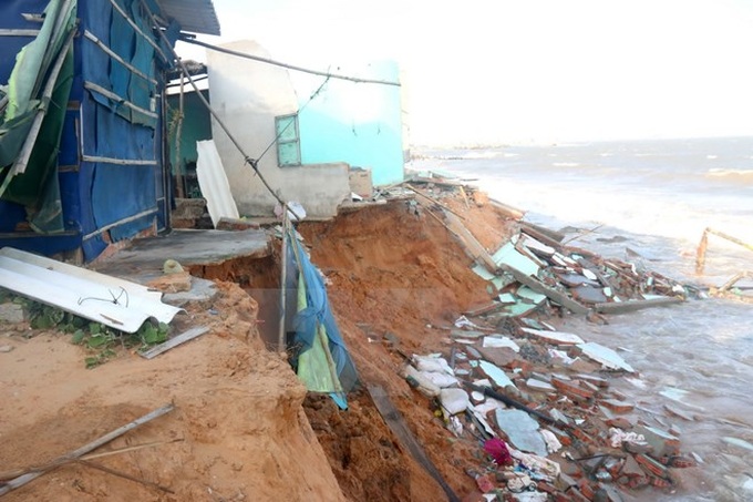 Dozens of households threatened by erosion - 1