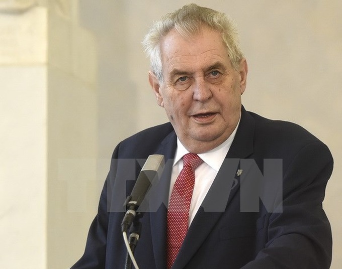 Czech President starts visit to Vietnam - 1