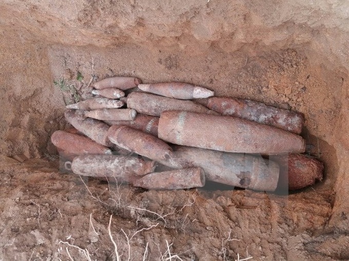 18 bombs and artillery shells unearthed in residential area - 1 18 bombs and artillery shells unearthed in residential area - 1