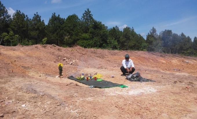 Archaeologists want to excavate bulldozed Hue royal tomb site - 1