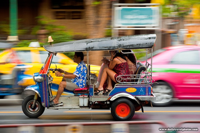 Tuk tuks may soon be seen in Hanoi - 1