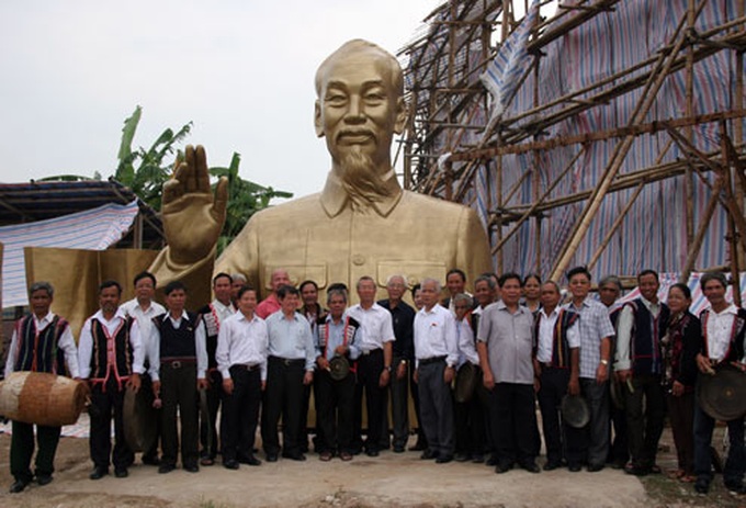 Largest statue of Uncle Ho unveiled in Pleiku City - 1 Largest statue of Uncle Ho unveiled in Pleiku City - 1