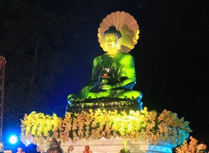 Four-ton Buddha Statue on display in Danang - 1