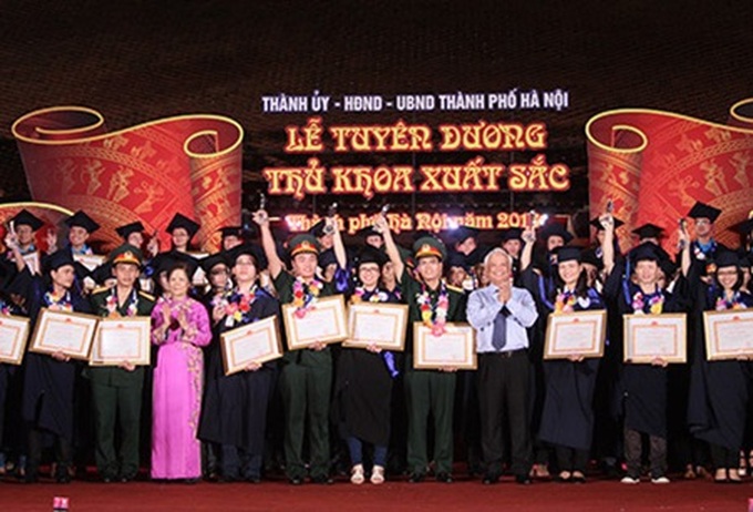 Ha Noi to honour 98 outstanding students this year - 1 Ha Noi to honour 98 outstanding students this year - 1