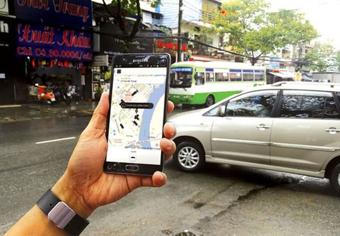 HCM City taxi firms cut 3,000 cars - 1