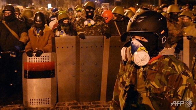 Ukraine protesters expand camp after talks with Yanukovych fail - 1