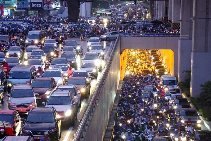 Traffic congestion costs Hanoi USD1.2bn a year - 1