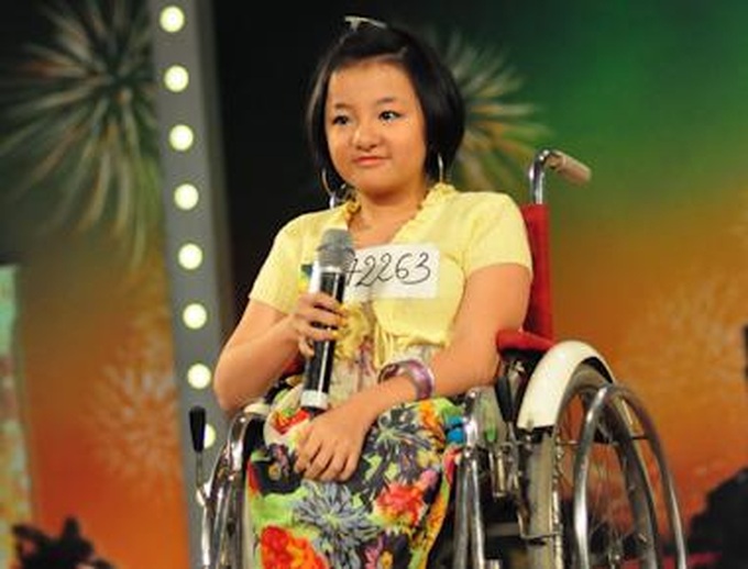 Disabled girl amazes audience in talent show - 1 Disabled girl amazes audience in talent show - 1