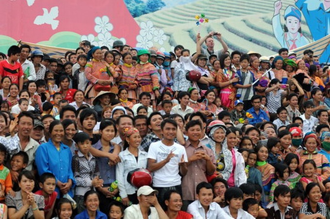 Horse race festival stirs up Bac Ha District - 3