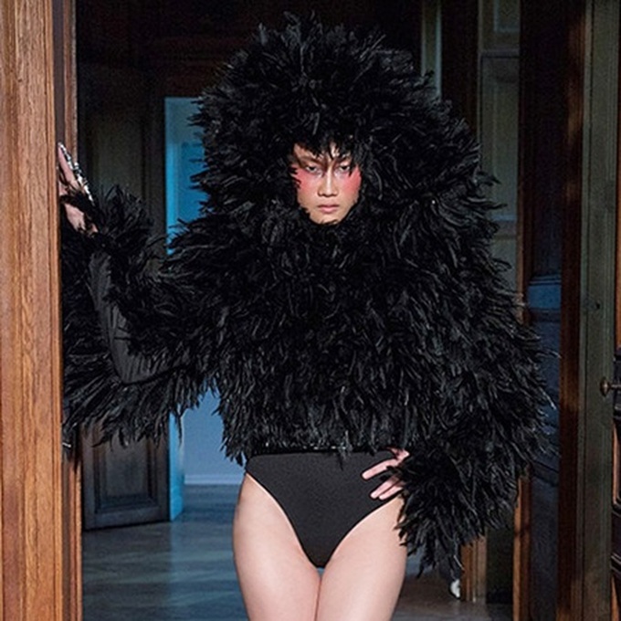 Vietnamese model shines at Paris Haute Couture Week - 1