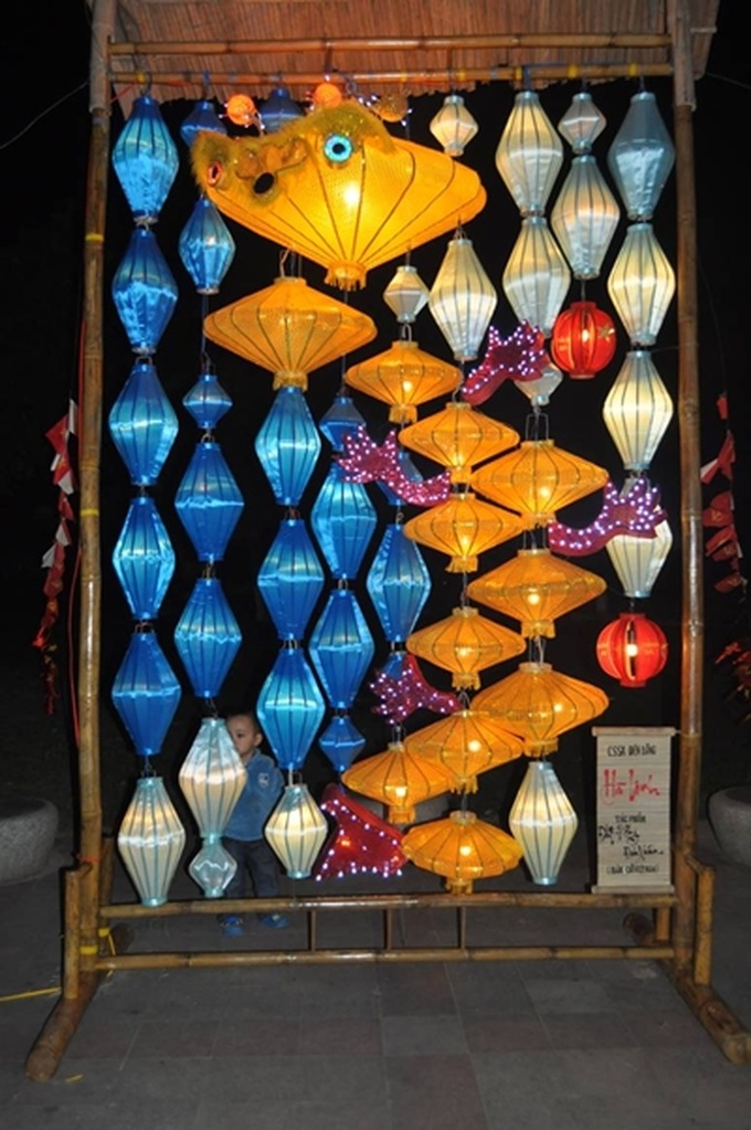 Hoi An glitters with amazing lanterns - 3 Hoi An glitters with amazing lanterns - 3