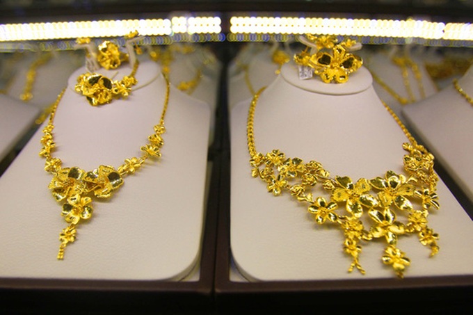 HCM City opens jewellery streets - 3